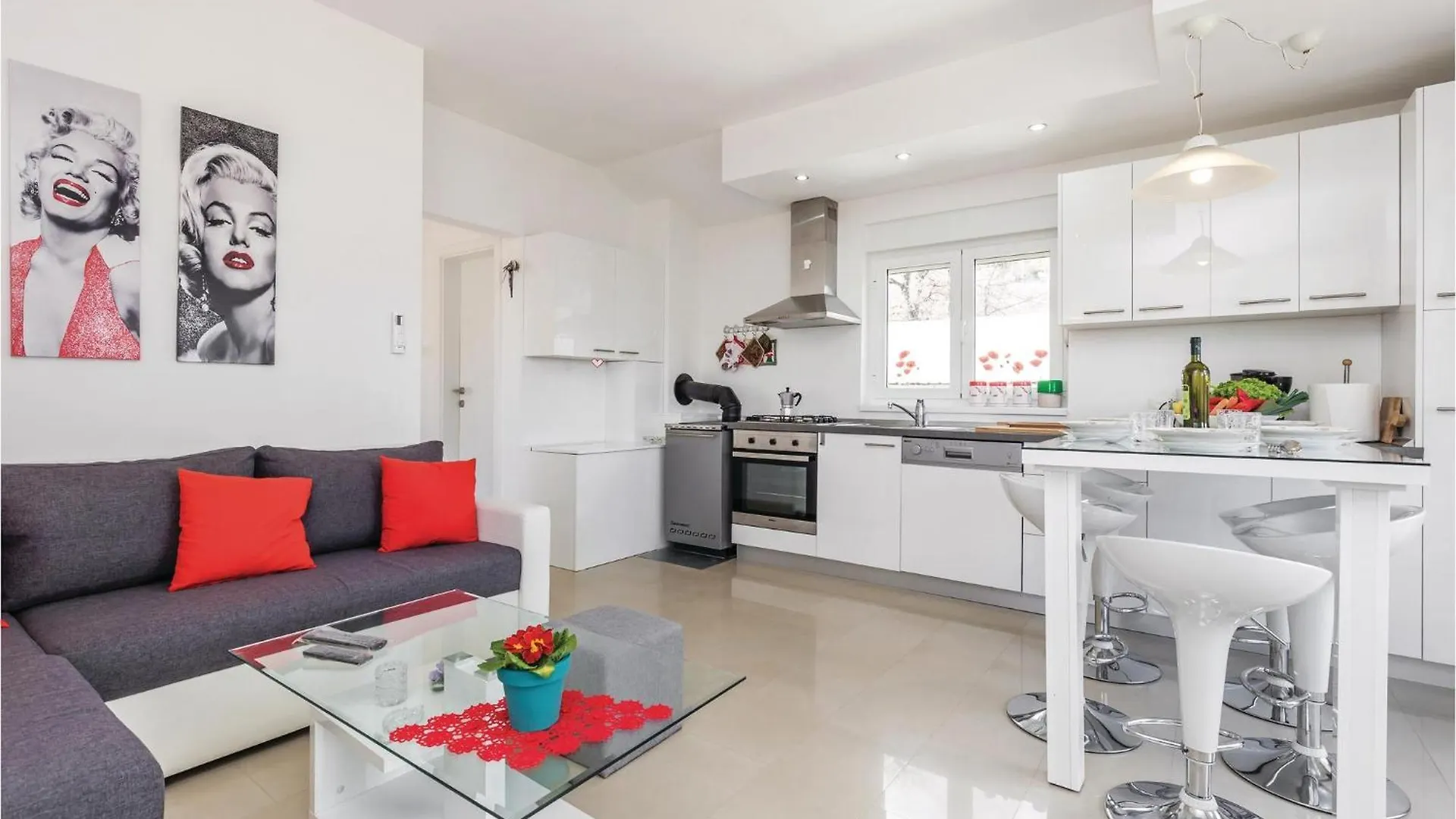Holiday home 4 Bedroom Stunning Home In Rukavac